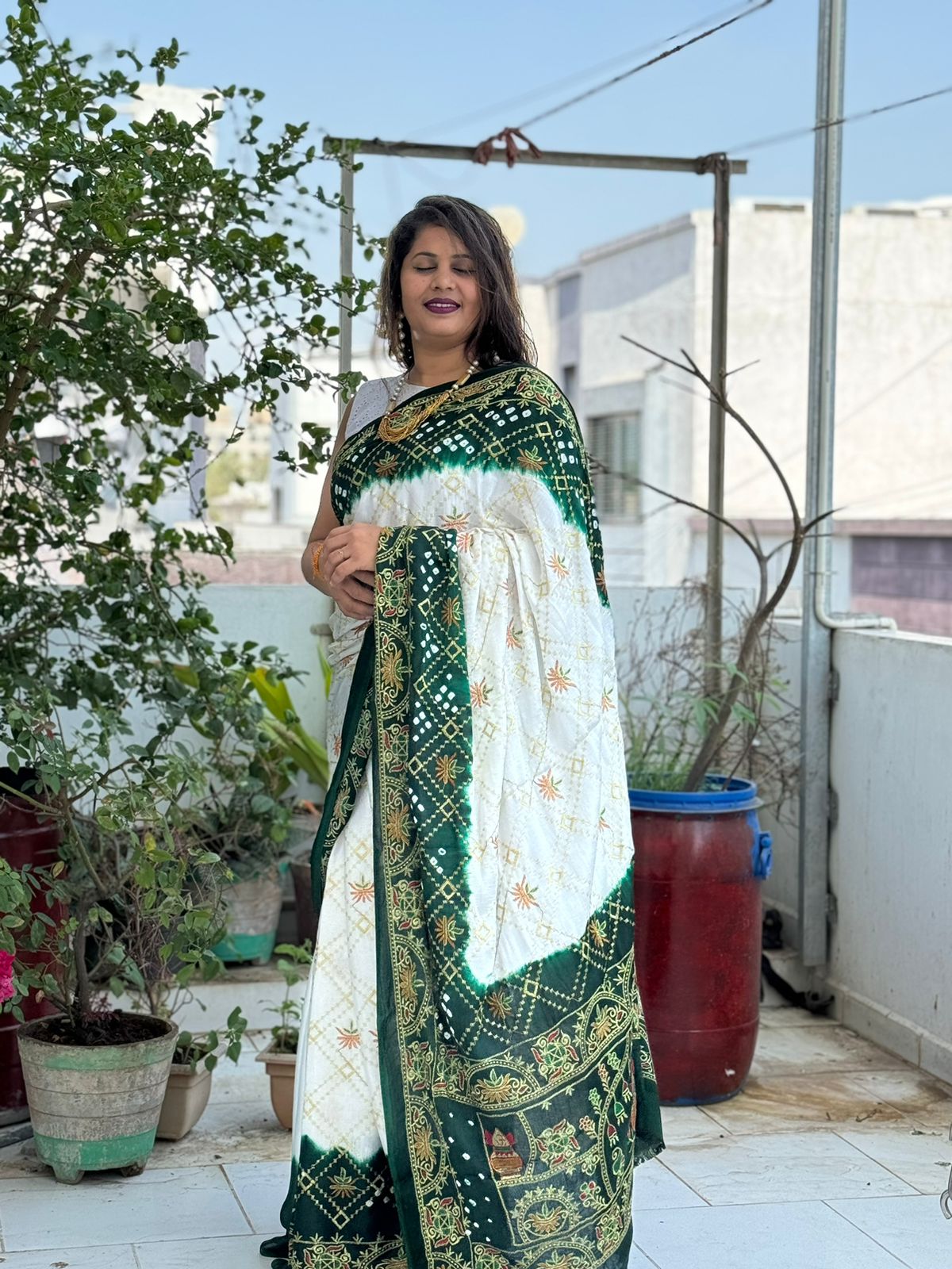 SV Tulshi Pure Gajji Bandhej Printed Wedding Sarees Wholesale Market In Surat 